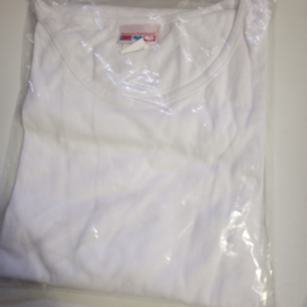 Women's white basic tee - Picture 2 of 3